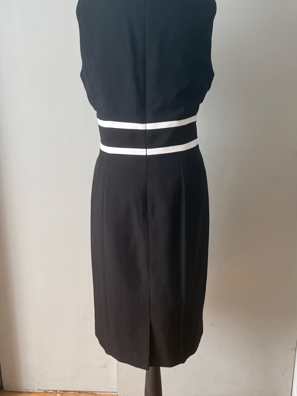 Evan Picone Black Midi Sheath Dress with White Waist Bands - Picture 3 of 4